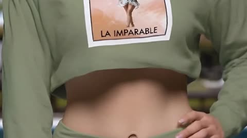 ¿Quieres destacar con estilo? Descubre la sudadera "La Divina" que todos aman #moda #estilo