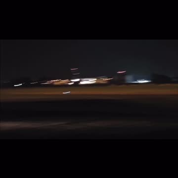 Avioni luftarak përfshihet nga flakët pas ngritjes në Malajzi