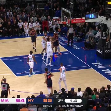 NBA - Landry Shamet closes out a 41-15 third quarter for the Knicks!!