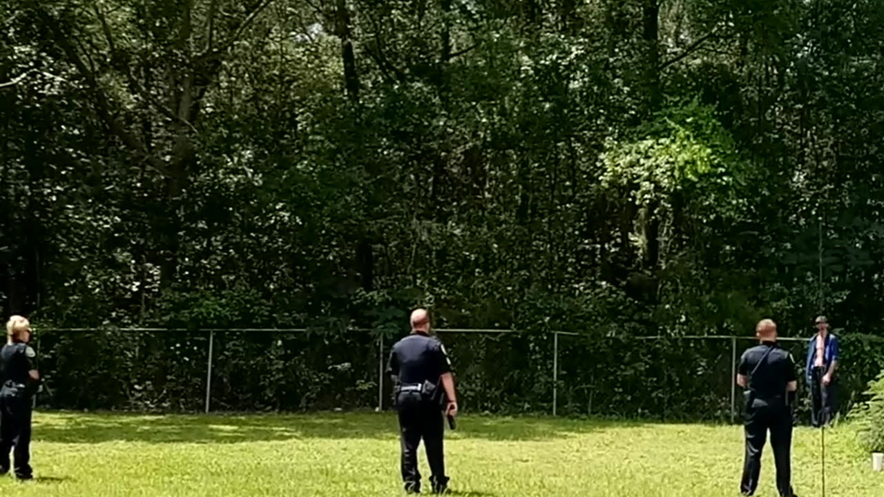 Machete crazy guy gun's drawn by police