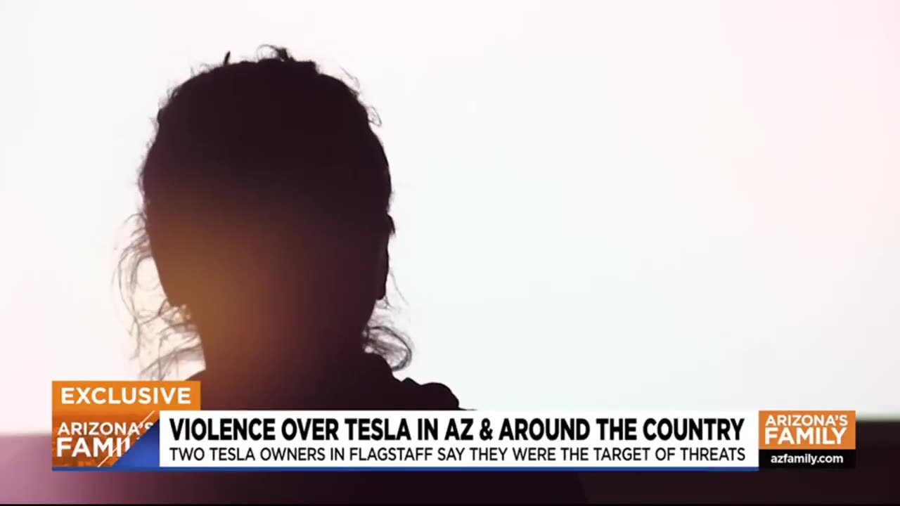 A man pulls up and BLOCKS a woman driving a Tesla then runs out and starts