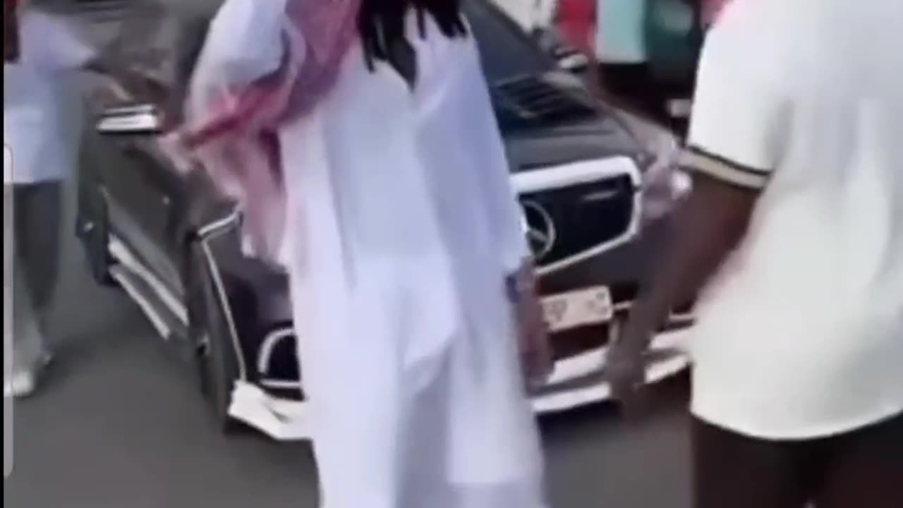 Fight street Big slap to the face ...broke your car