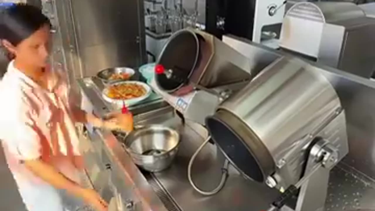 Kitchen of the Future? Robots Take Over Chefs in China! 🍳🤖 #china #technology #robotics