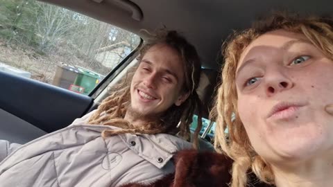 Preparing the car for the adventure!😝