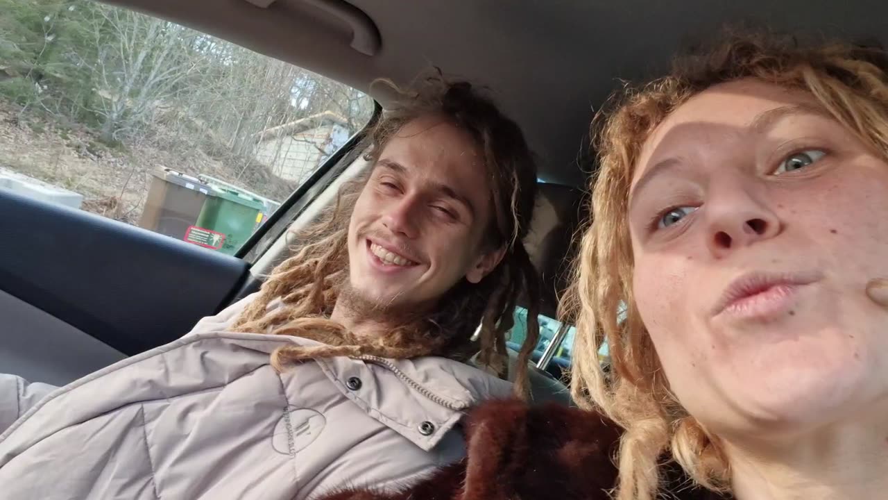 Preparing the car for the adventure!😝