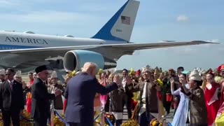 President Trump dances at Malaysian arrival ceremony