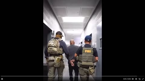 🚨 Kẻ bạo loạn chống ICE đã ném đá vào các nhân viên ICE… HIỆN ĐÃ BỊ BẮT GIỮ 🔥