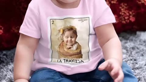 ¿Te atreves a lucir el amor? Camiseta "Los Novios" para enamorados. #CamisetaRomántica #AmorEnEstilo