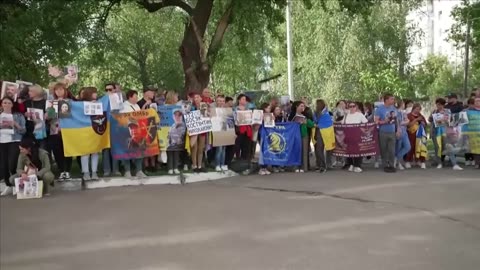 Ukraine and Russia each release 390 prisoners in massive prisoner swap