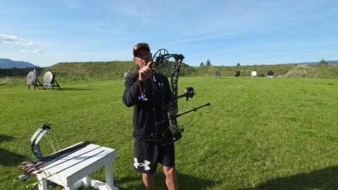 How to shooting in HIGH winds with a bow!