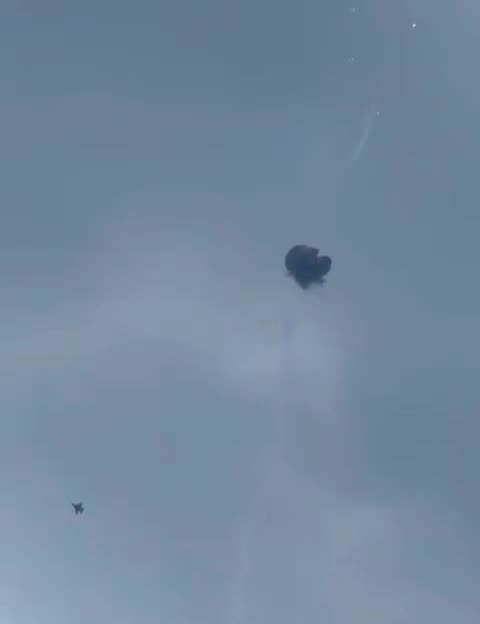 Ukrainian F16 Shoots Down Russian Attack Drone with Air-to-Air Missile Directly Overhead