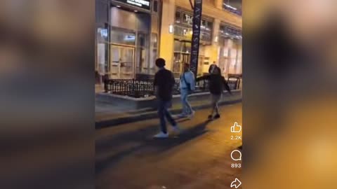 Man knife game crazy 1 man against a gang smh