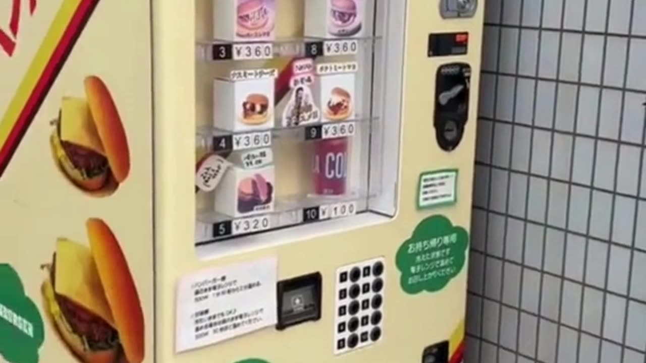 🍔✨ Retro Hamburger Vending Machine in Japan! Only ¥360 per Burger! 🤖💰