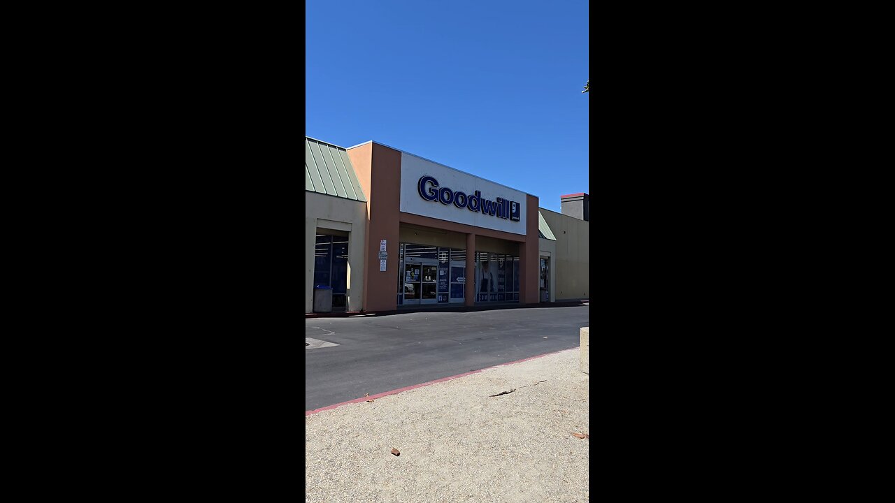 #Goodwill #salvationarmy #thrift #thriftshop #thrifting