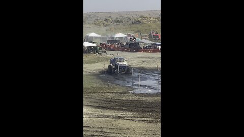 Truck Rips Up $5k Bounty Hole! #usa #racing #offroad