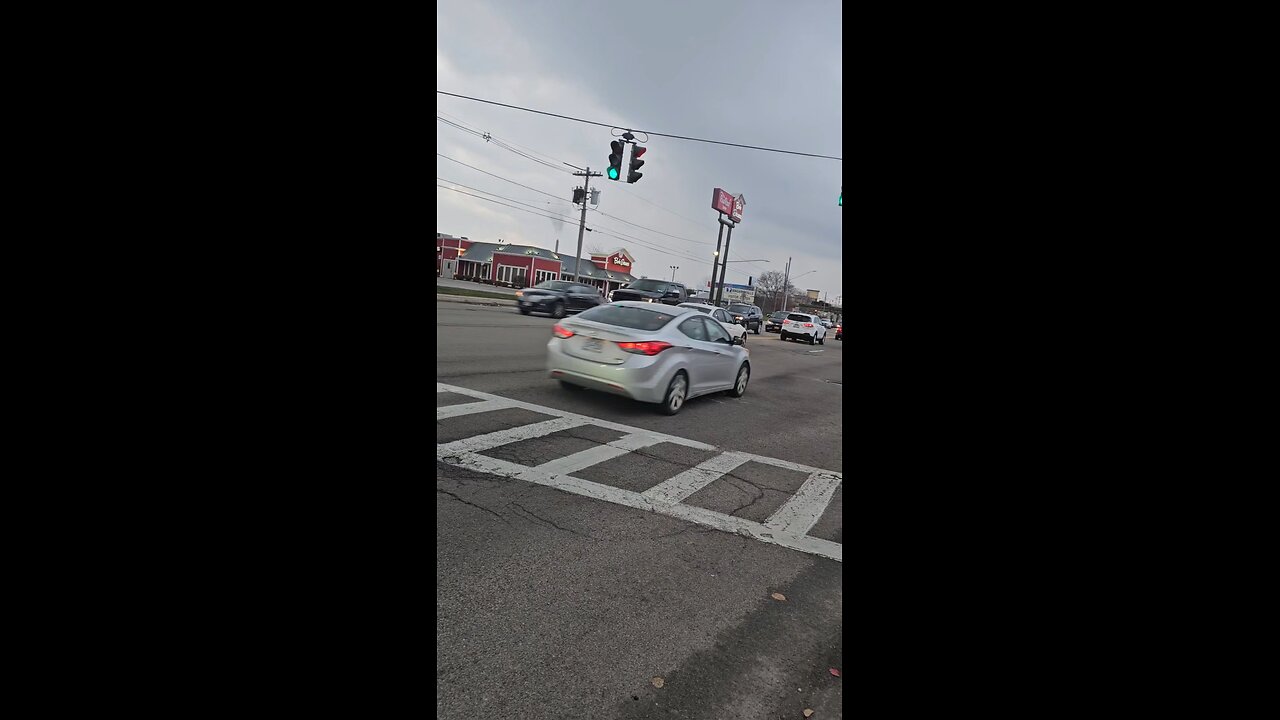 Joseph Martelli Niagara Falls, NY The red light on Niagara Falls Blvd is invisible to 2 drivers