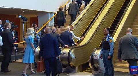 Escalator Suddenly STOPS as Trump and First Lady Arrive at United Nations