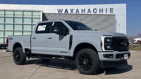 @AudreysFordFocus 2025 Ford F-250 Lariat Black Appearance -Glacier Gray/Black Onyx