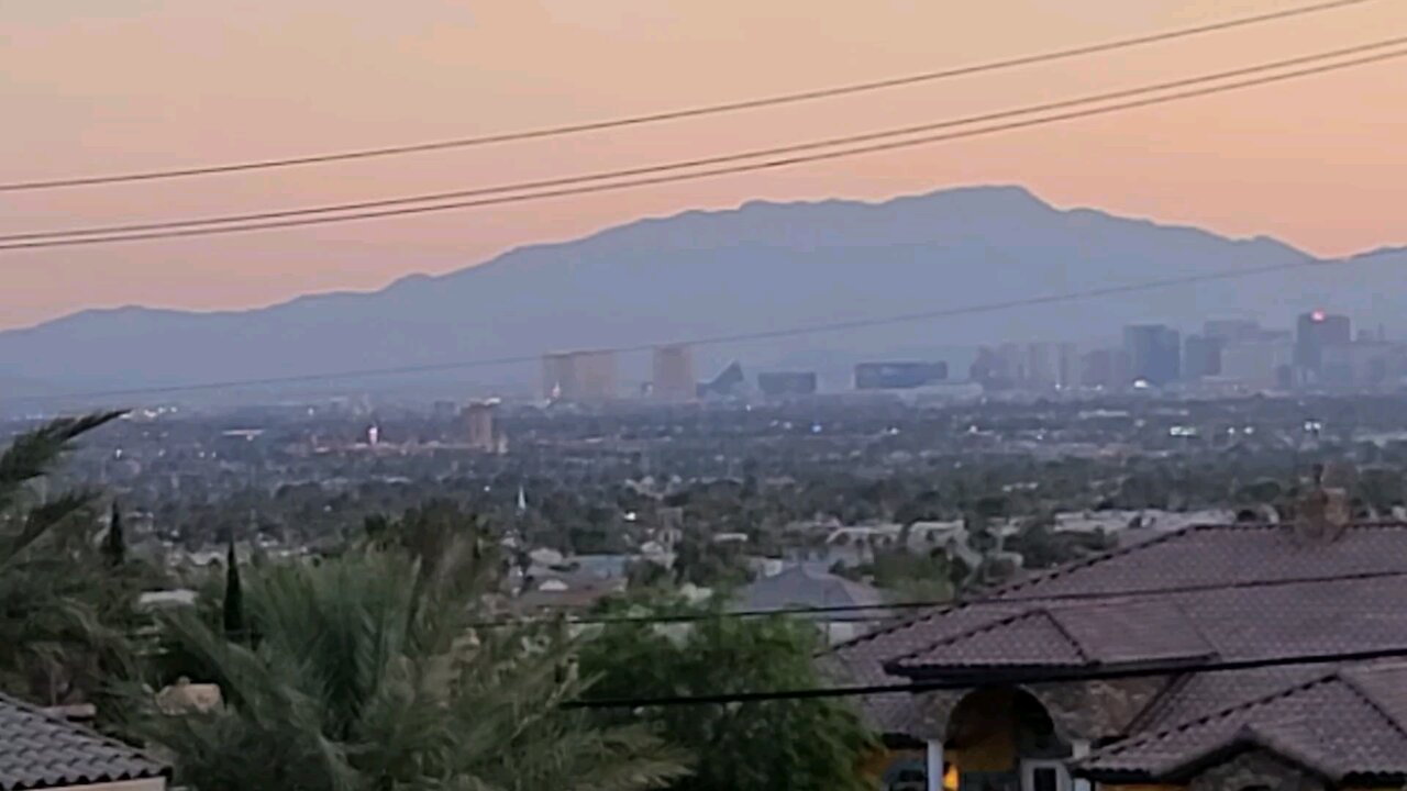 Did you SEE tonight's HAZY Las Vegas sunset? Check THIS out! 06.25.2025 #follow #lasvegas #gaming
