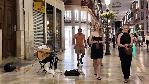 🎸 Street Guitarist – Beautiful Live Music on a European Avenue