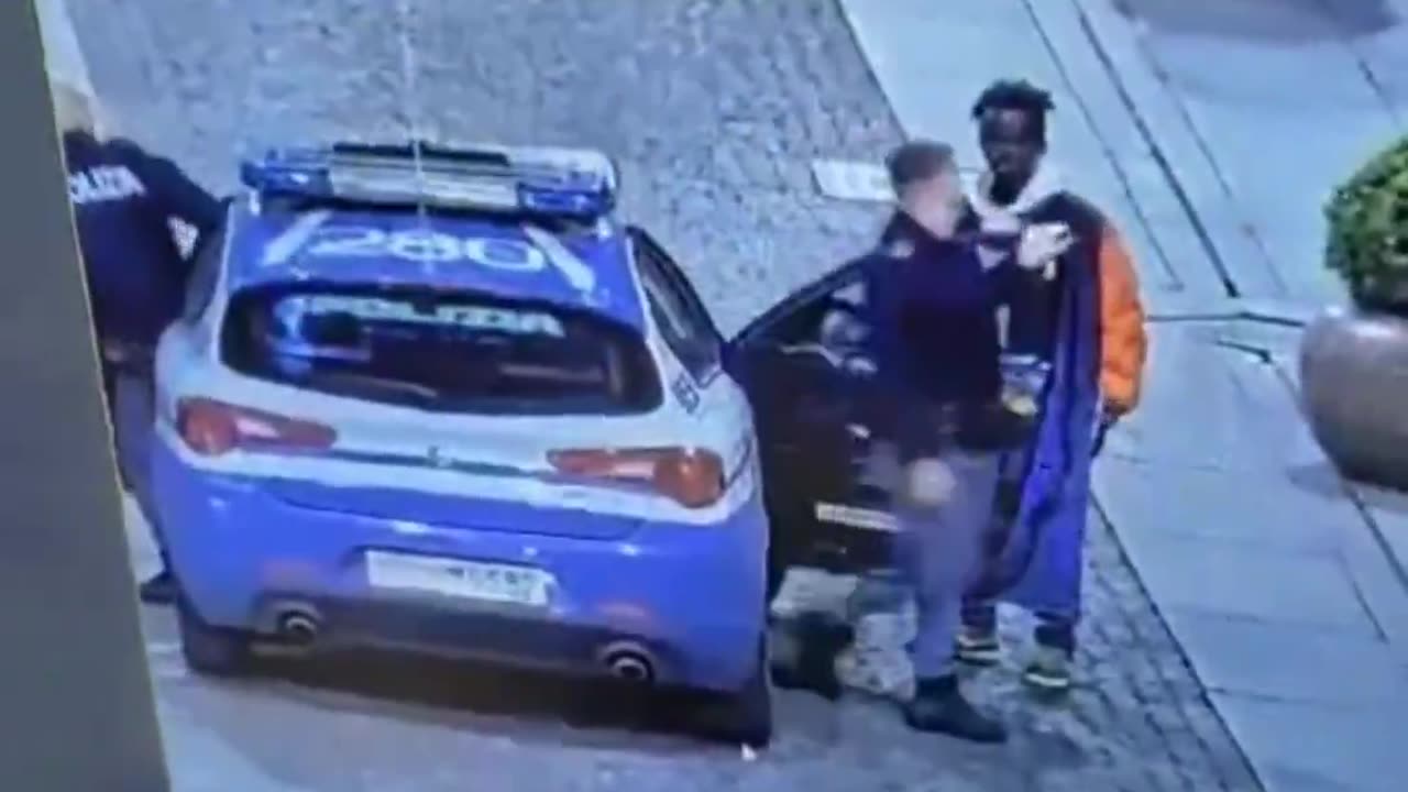 A fake asylum seeker attacks Italian police and is forced to eat asphalt.