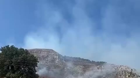 Zjarr në Finiq, operacion nga ajri për shuarjen e flakëve, evakuohen banorët