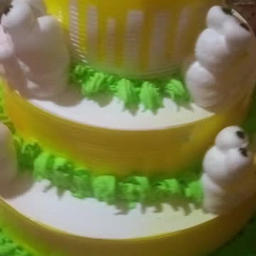 This cake is pineapple flavour 5kg three story very yummy 😋 cake very tasty 😋 cake