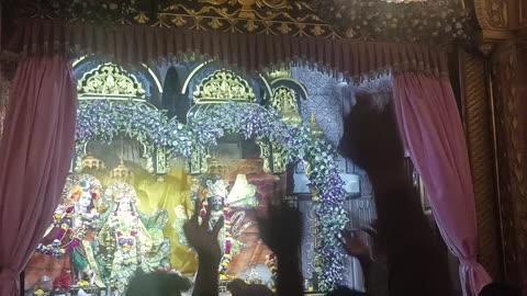 Divine Dance of Devotion | Hare Krishna Kirtan at ISKCON Mandir ✨💃🕉️