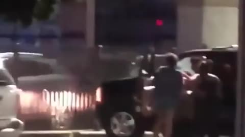 2 girls fighting in car