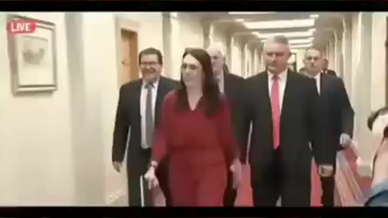 Jacinda Luxon Roths Man Style.