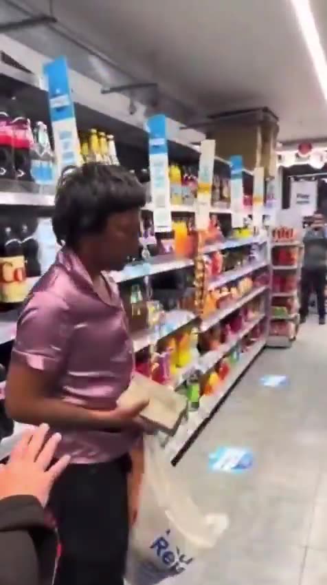 Migrants rob store with brick