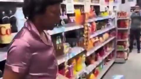 Migrants rob store with brick