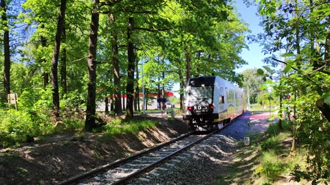 Os KD z Karpacza wjeżdża na stację Jelenia Góra