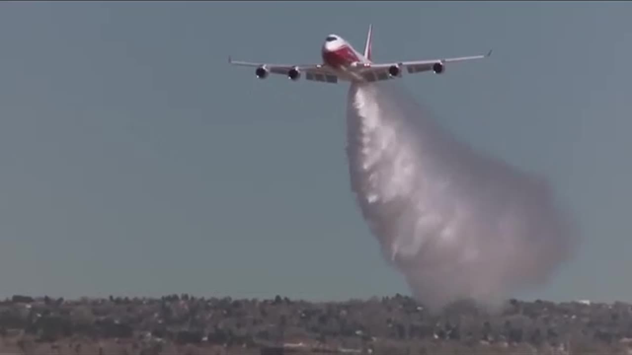 Giant #B747 Supertanker Wildfire FireFighter Dropping Water #Aviation #Flying #AeroArduino ..