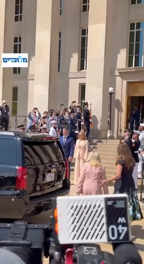 Netanyahu and his wife arrived at the pentagon for a meeting