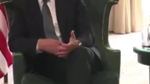 Just look at Starmer's face as Trump bashes windmills. 🤣