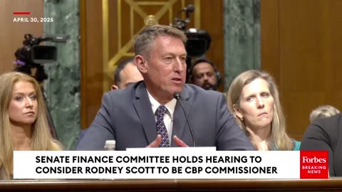 Elizabeth Warren Asks CBP Nom Point Blank If He Will Deport People 'In Violation Of Court Orders'