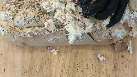 Cheesy Pull-Apart Bread with Pepperoni & Salami! 🧀🔥 #easyrecipe #foodshorts #comfortfood