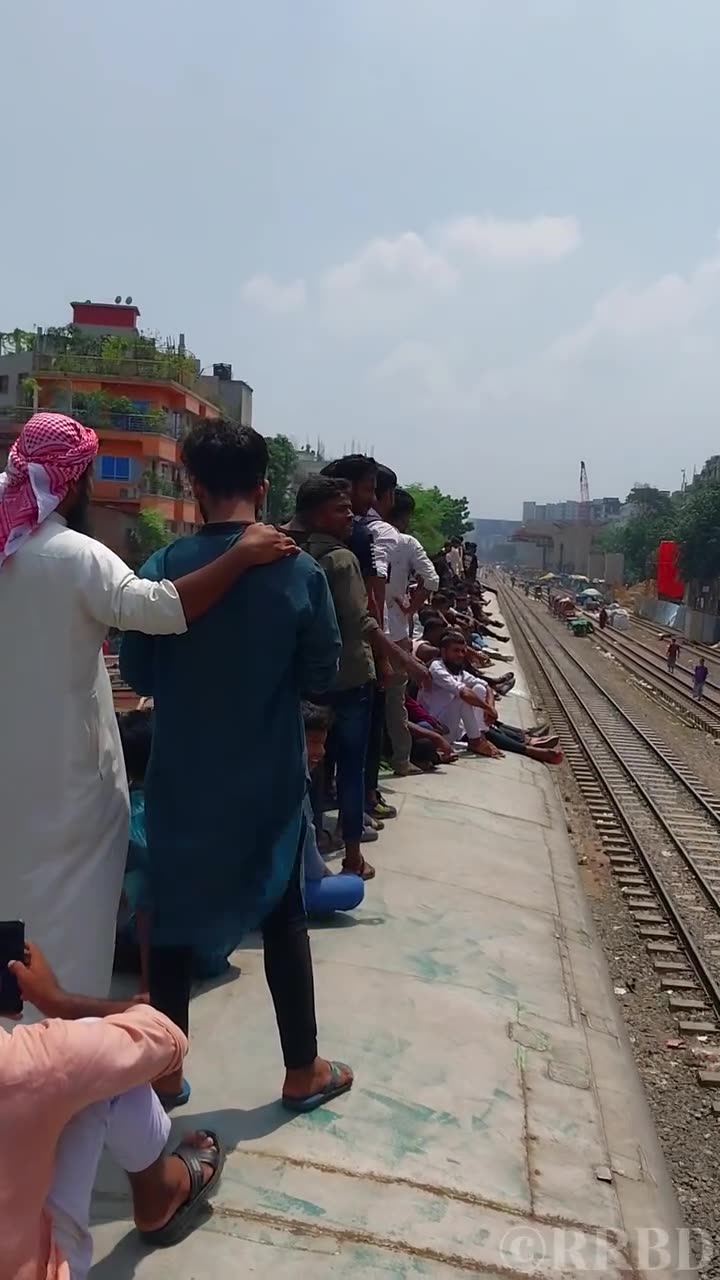 Very dangerous Train Travelling / மிகவும் ஆபத்தான ரயில் பயணம்.