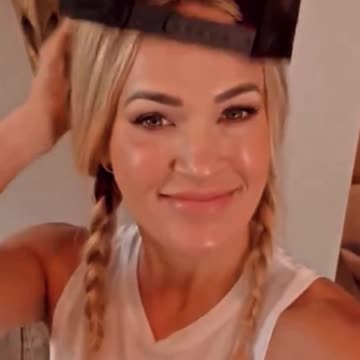 Carrie Underwood Talks About Her Sheep and Fans Can’t Stop Smiling! - WorldEye