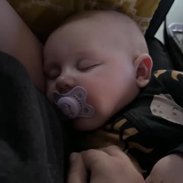 day 134 – sleepy baby snuggles and cozy cuddles