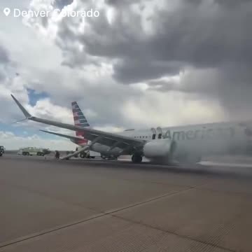 R A W S A L E R T S - 🚨#BREAKING： Watch as People evacuate from a American Airlines jet AIRPLANE