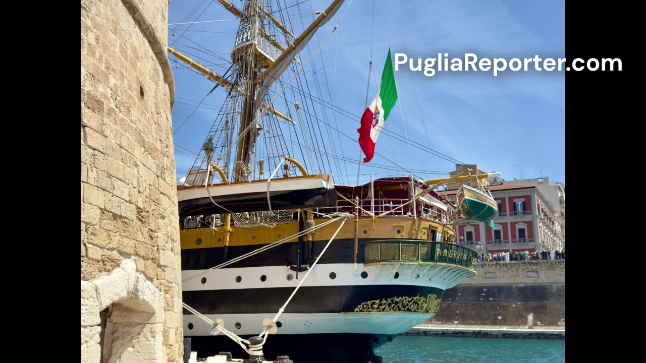 In Puglia bandiere a mezz'asta sulla nave Vespucci per la scomparsa di Papa Francesco