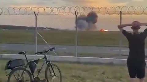🚨🇵🇱 A F-16 Fighter Jet just crashed over Poland