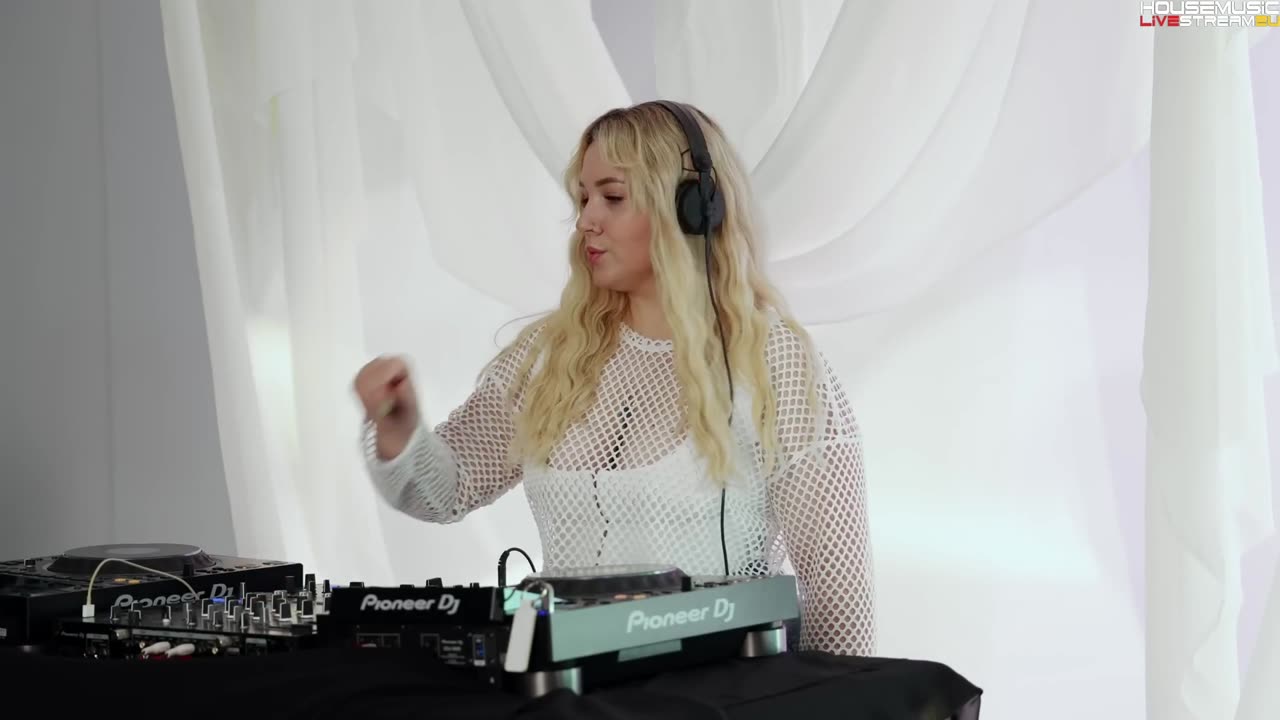 Deva Vicci - Melodic Techno & Progressive House Studio Session