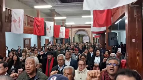 مقطع من ترديد النشيد الأممي من رفاق الحزب الشيوعي البيروفي..