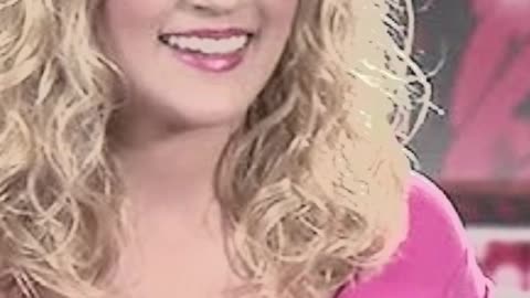Carrie Underwood Reacts to Beehive Swarm in Her Orchard with Funny Video Clip - WorldEye