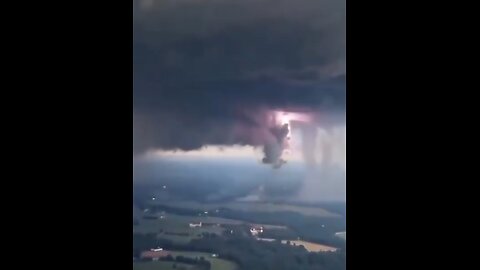 Amazing Footage During Intense Thunderstorm Over Texas