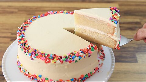 How to Make The Best Classic Vanilla Cake At Home - Perfect Birthday Cake!