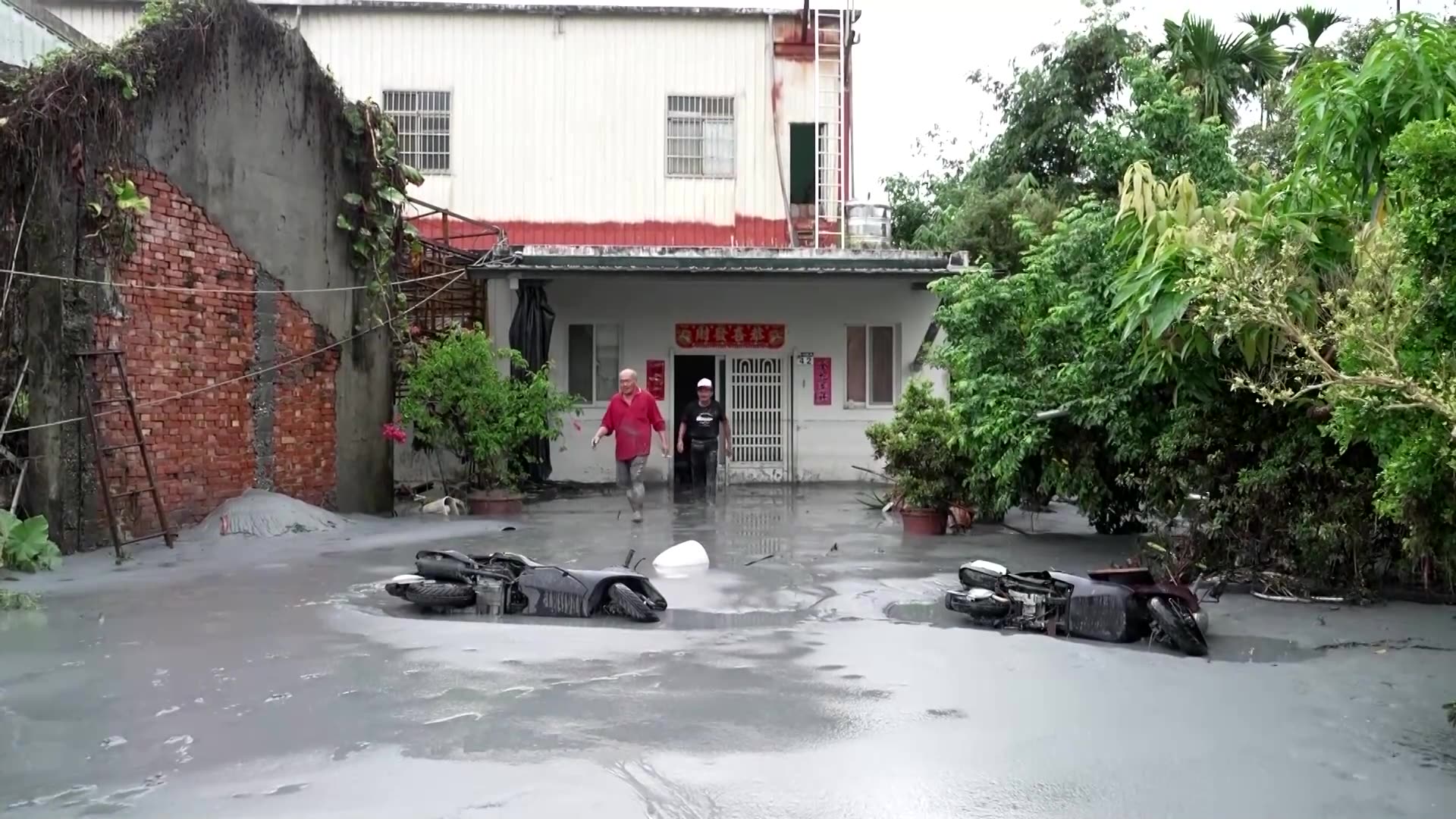 Super Typhoon Ragasa leaves Taiwan town swamped in mud